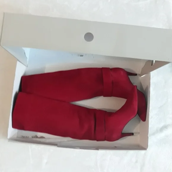 Marc Fisher Red Heeled Boots with Rinestone Buckle Size 7.5 NEW - Picture 6 of 8